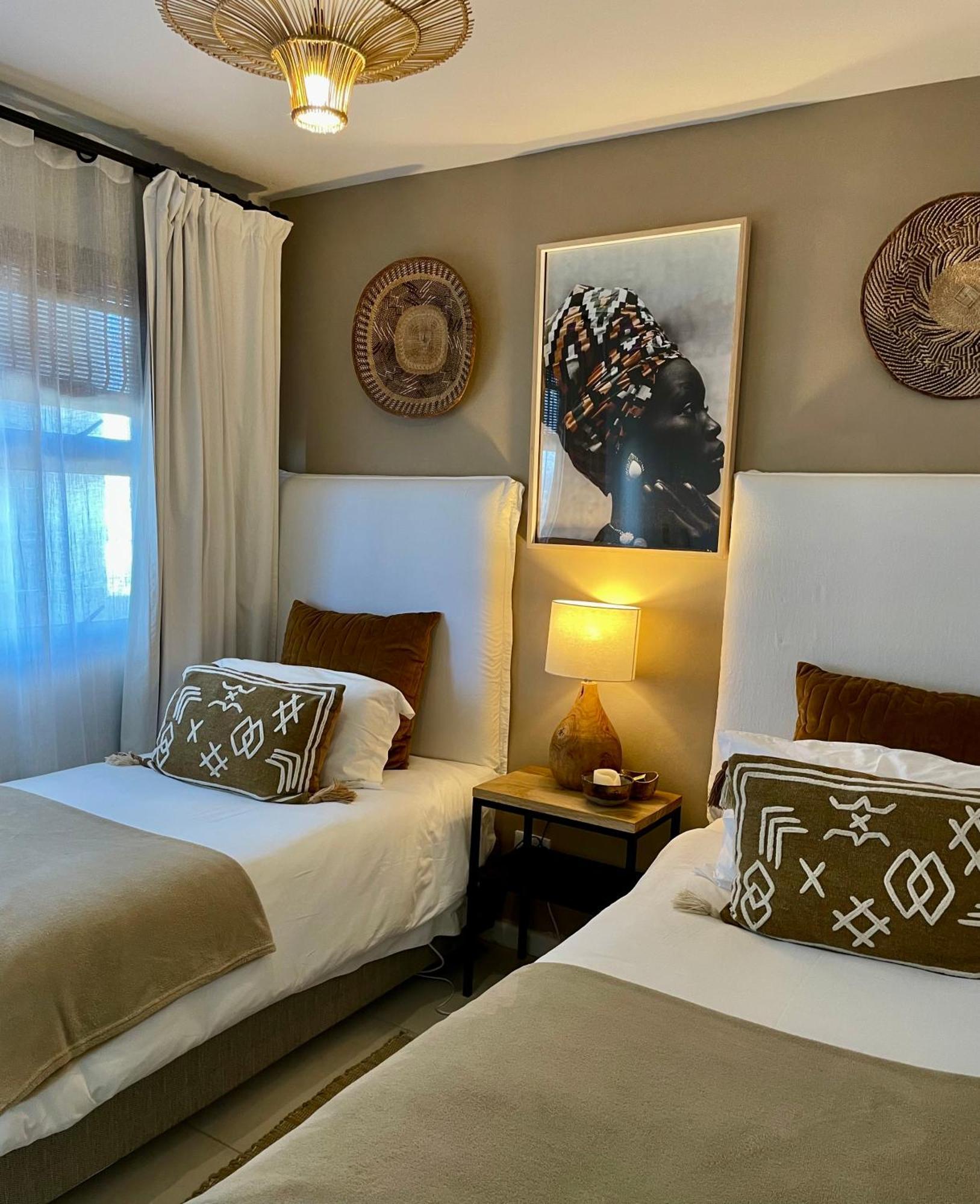 Abode Africa Apartment Bloubergstrand Bagian luar foto